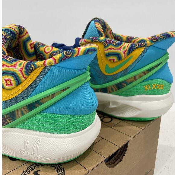 Nike Kyrie Eight Go SE Basketball Shoe Sneaker Kids Size 6.5 DV3018-400 New - Picture 6 of 9